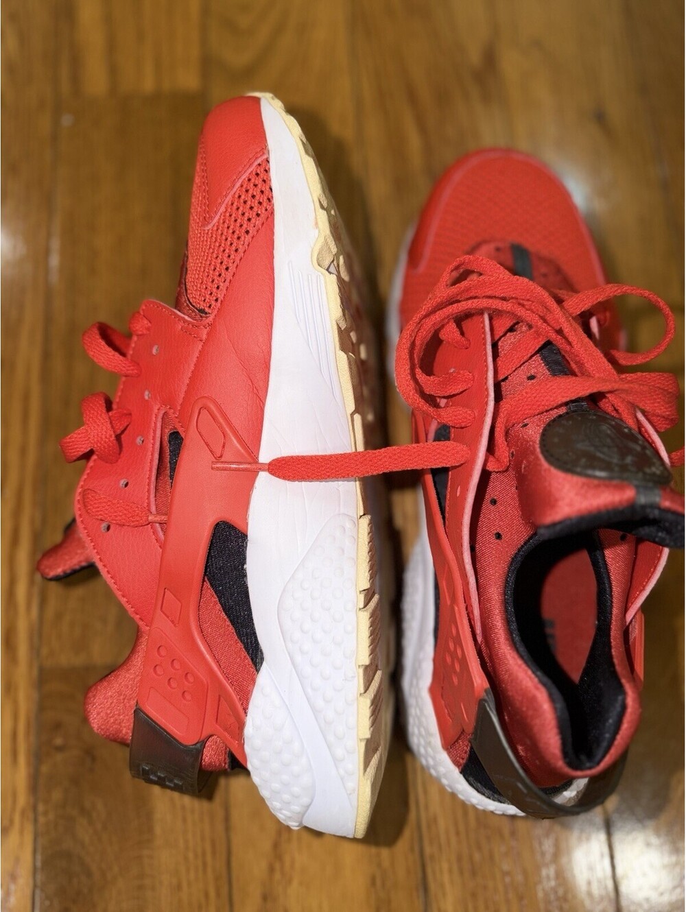 Size 10 US MEN’S Nike Air Huarache Men’s Habanero Red & White Athletic Running - Picture 9 of 10
